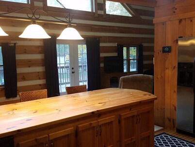 Relaxing Log Cabin Sleeps 6