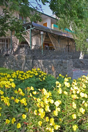 Front of property - Hotel Ekran (Lviv)