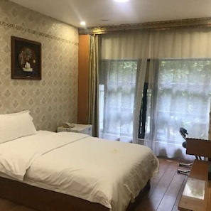 Deluxe Double Room | In-room safe, desk, blackout drapes, iron/ironing board - Guangzhou Meiling Hotel (Guangzhou)