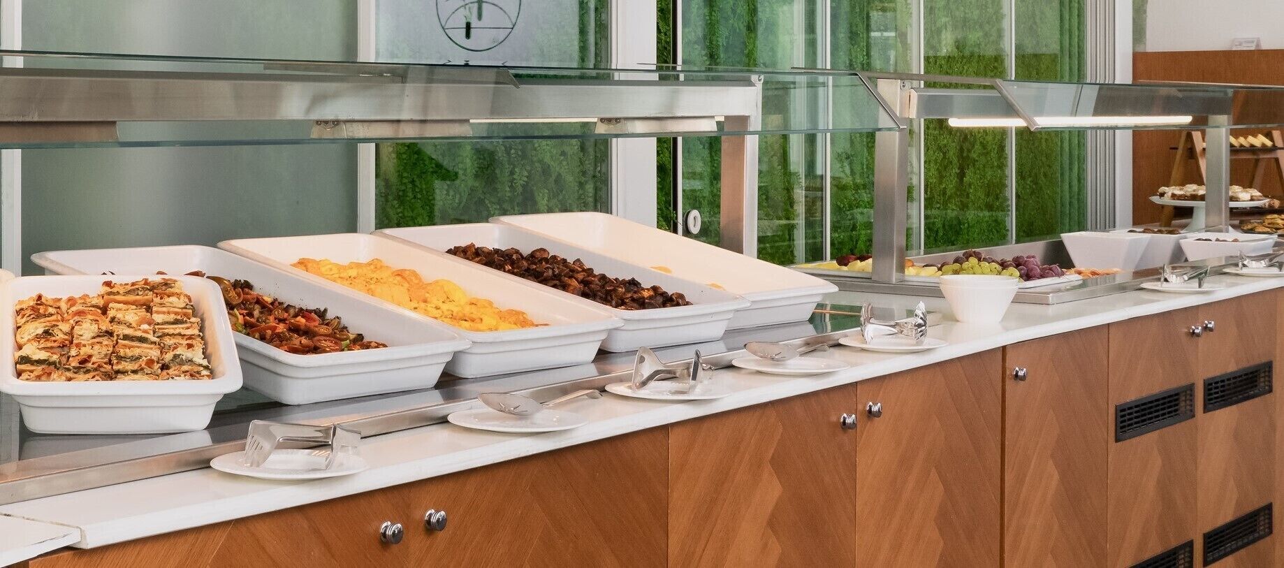 daily full breakfast (eur 18 per person)