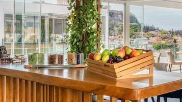 Daily full breakfast (EUR 18 per person)