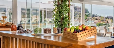 Komplett frukost varje dag (EUR 18 per person)