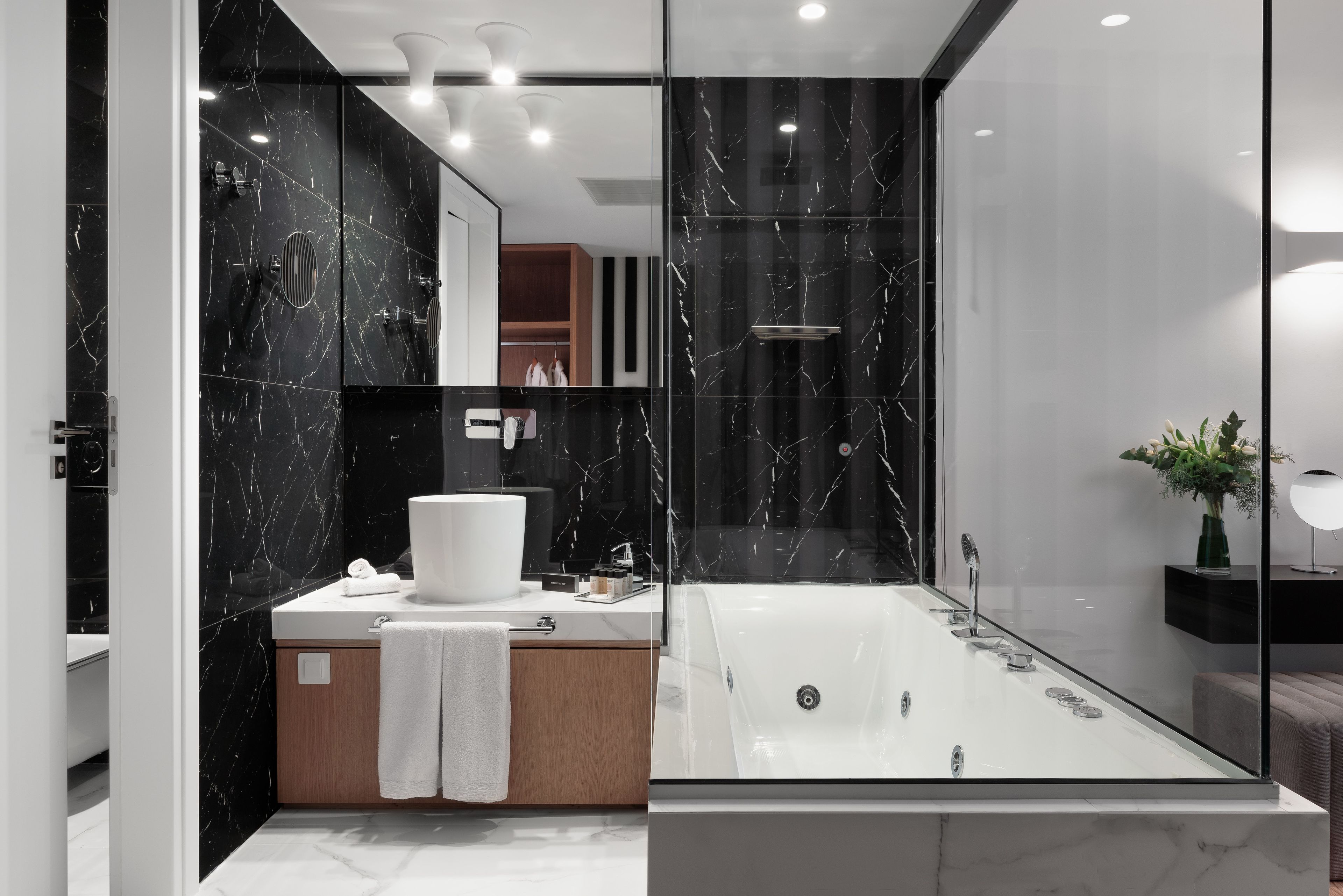 deluxe room, jetted tub | deep-soaking bathtub