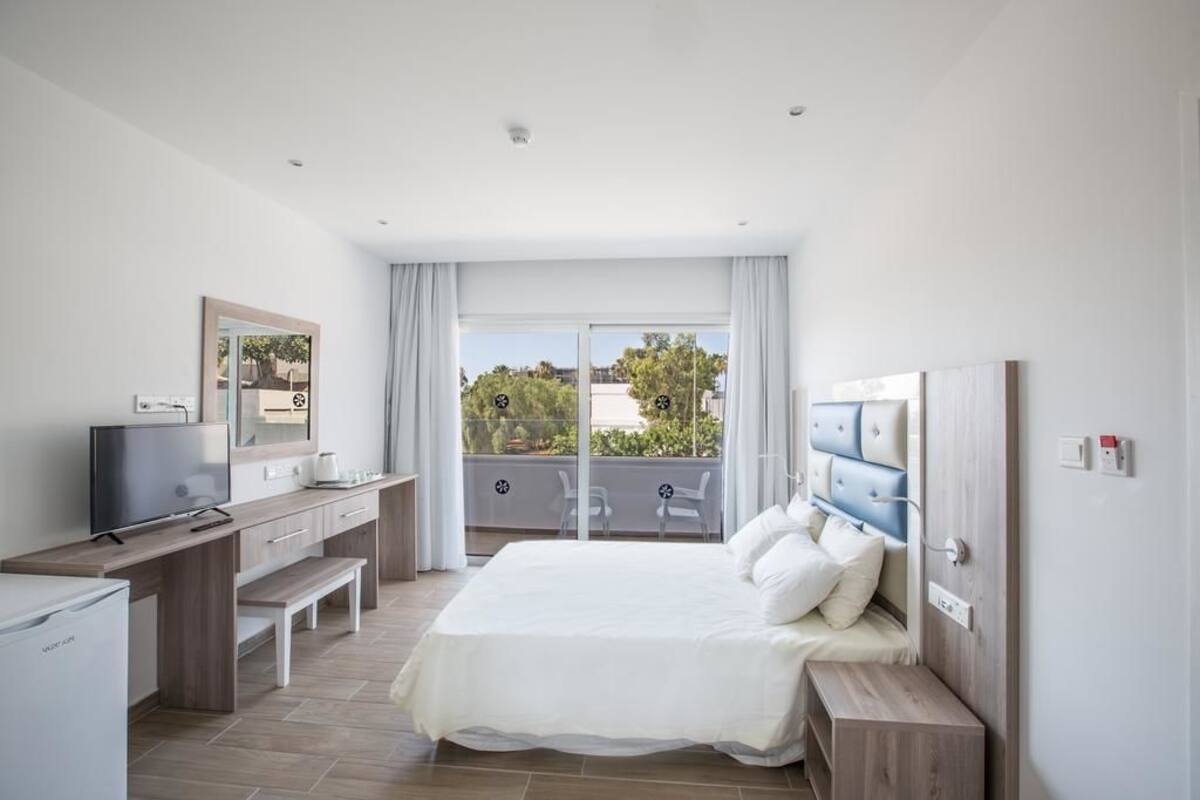 Superior Room, 2 Bedrooms | Premium bedding, minibar, in-room safe, soundproofing