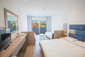 Family Room | Premium bedding, minibar, in-room safe, soundproofing - Stratovarius Luxury Rooms (Ayia Napa)
