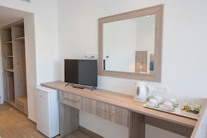 Family Room | Premium bedding, minibar, in-room safe, soundproofing