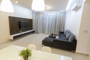 Departamento, 1 habitación | Área de sala de estar | Televisión de pantalla plana 