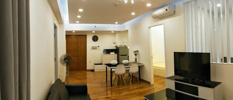 Apartment, 2 Bedrooms | Living area