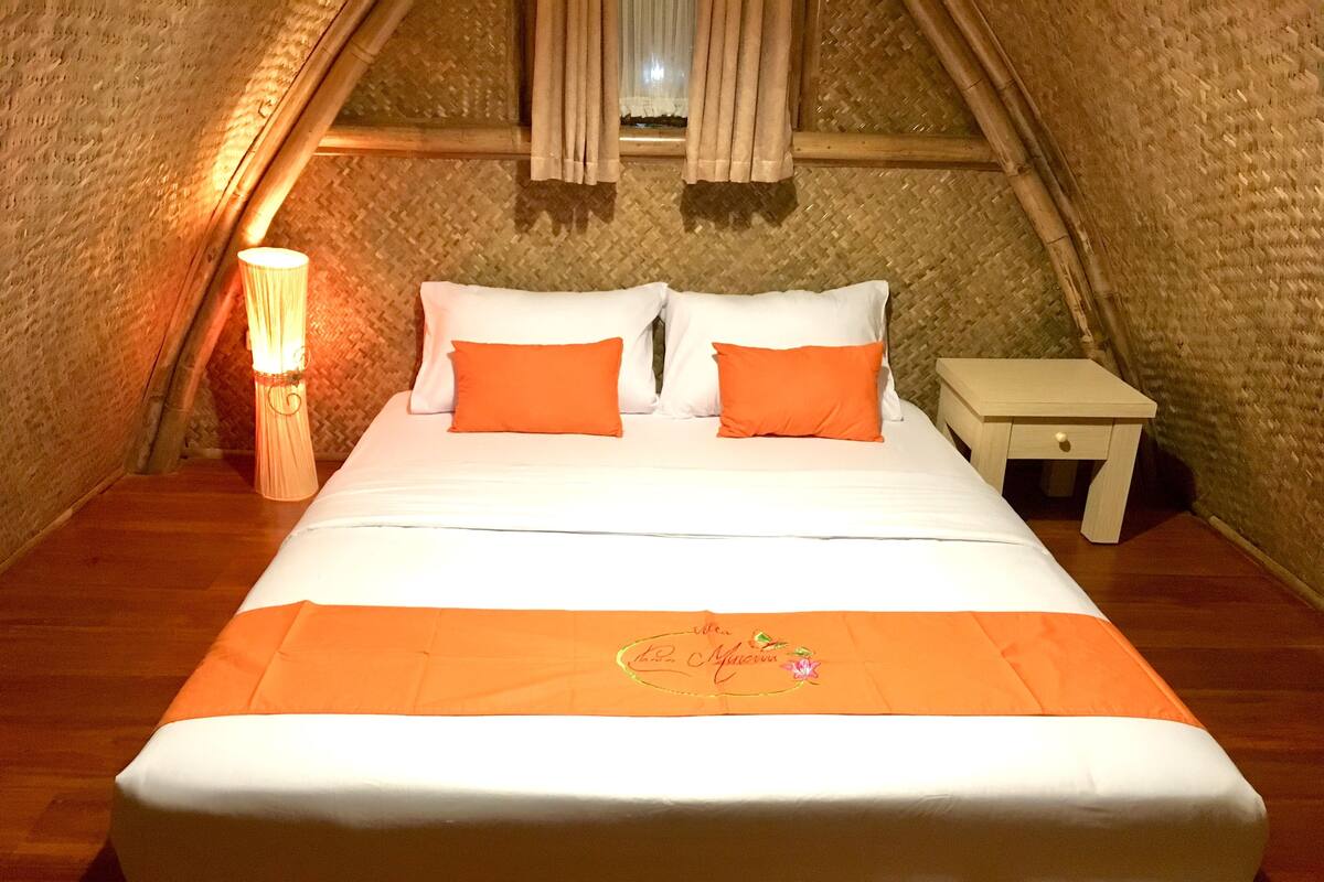 Family Villa, 2 Queen Beds, Non Smoking, Mountain View | Rollaway beds (surcharge), WiFi (free), bed sheets