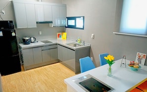 Premium Villa | Private kitchen | Fridge, microwave, stovetop, electric kettle - Nature and Healing (Hoengseong)
