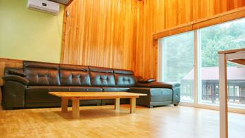 Unshared House (Two-Story) | 1 bedroom, desk, free WiFi