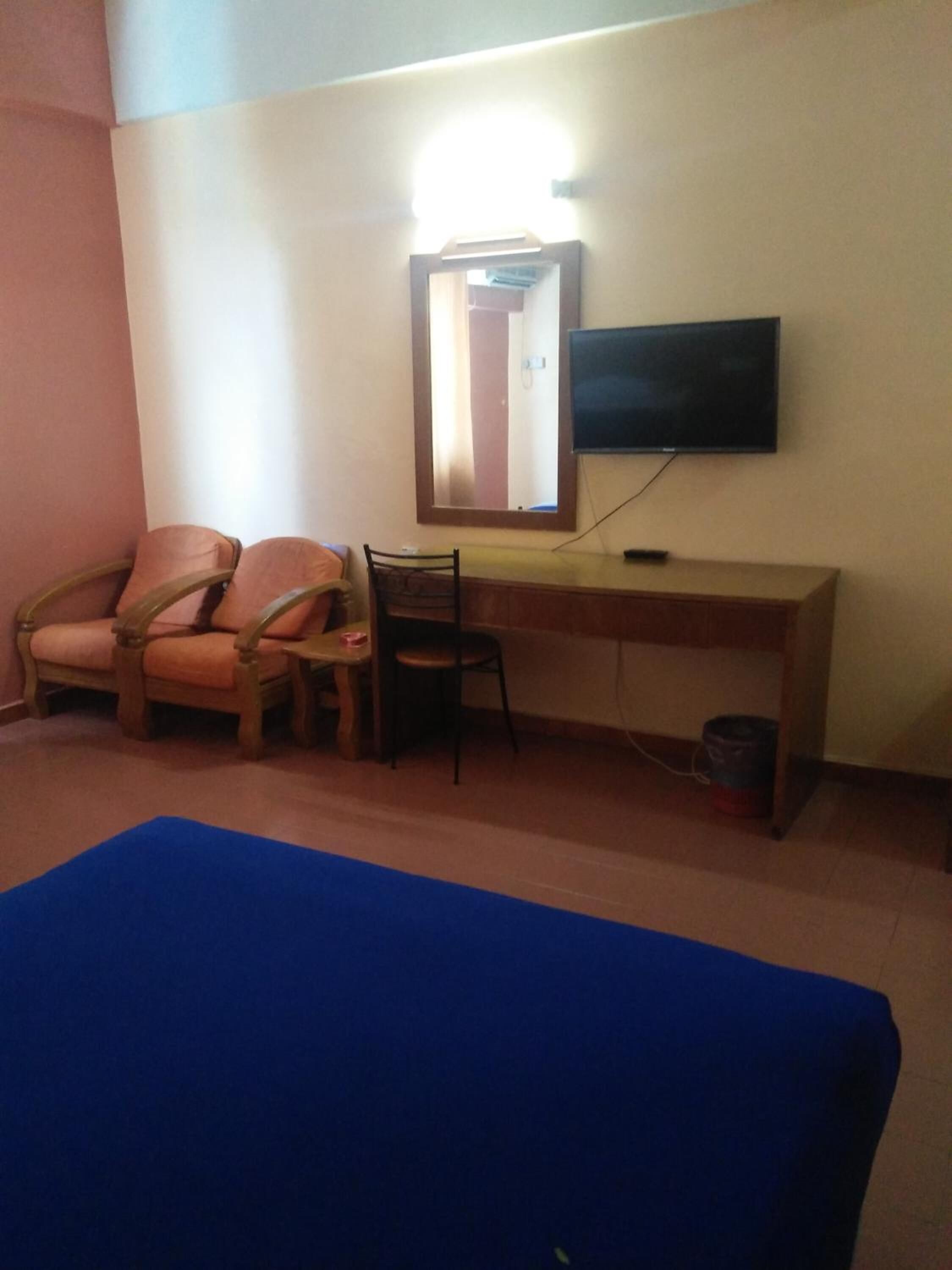 premium bedding, individually decorated, individually furnished, desk