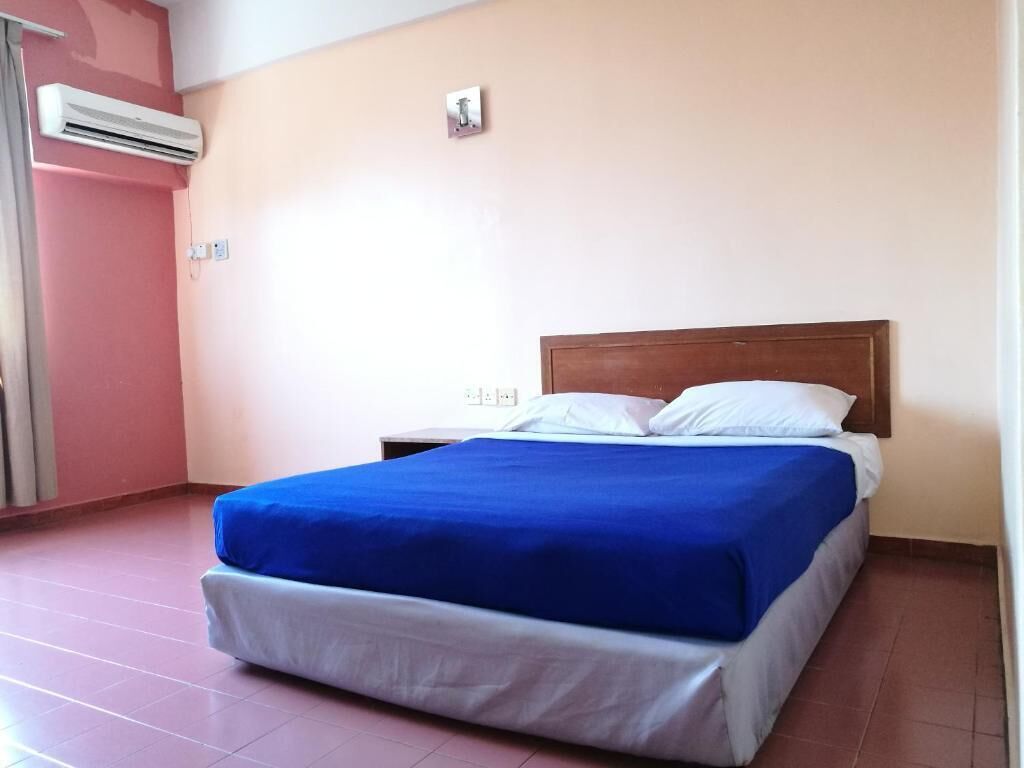 premium bedding, individually decorated, individually furnished, desk