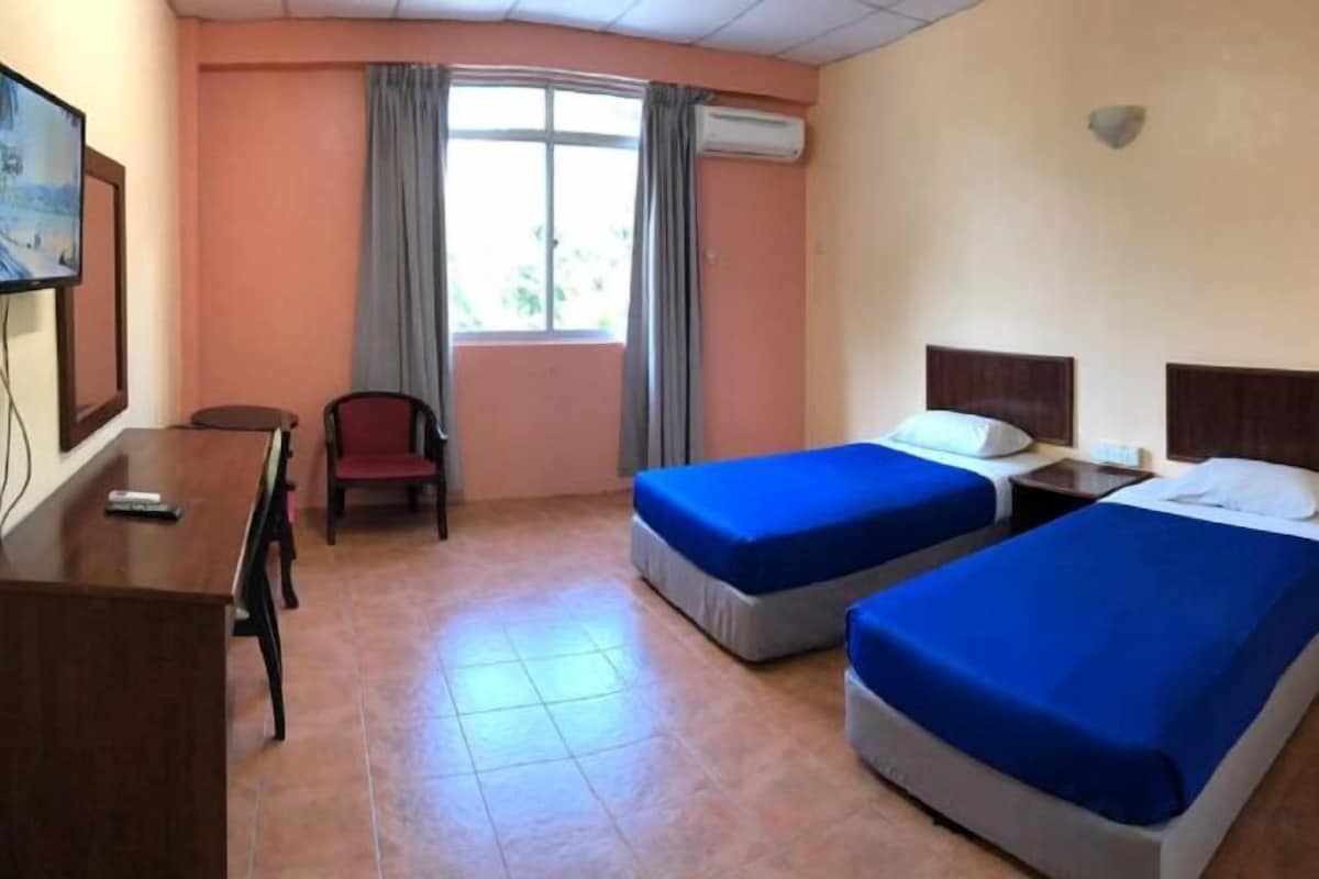 Ropa de cama de alta calidad, escritorio y cortinas blackout 