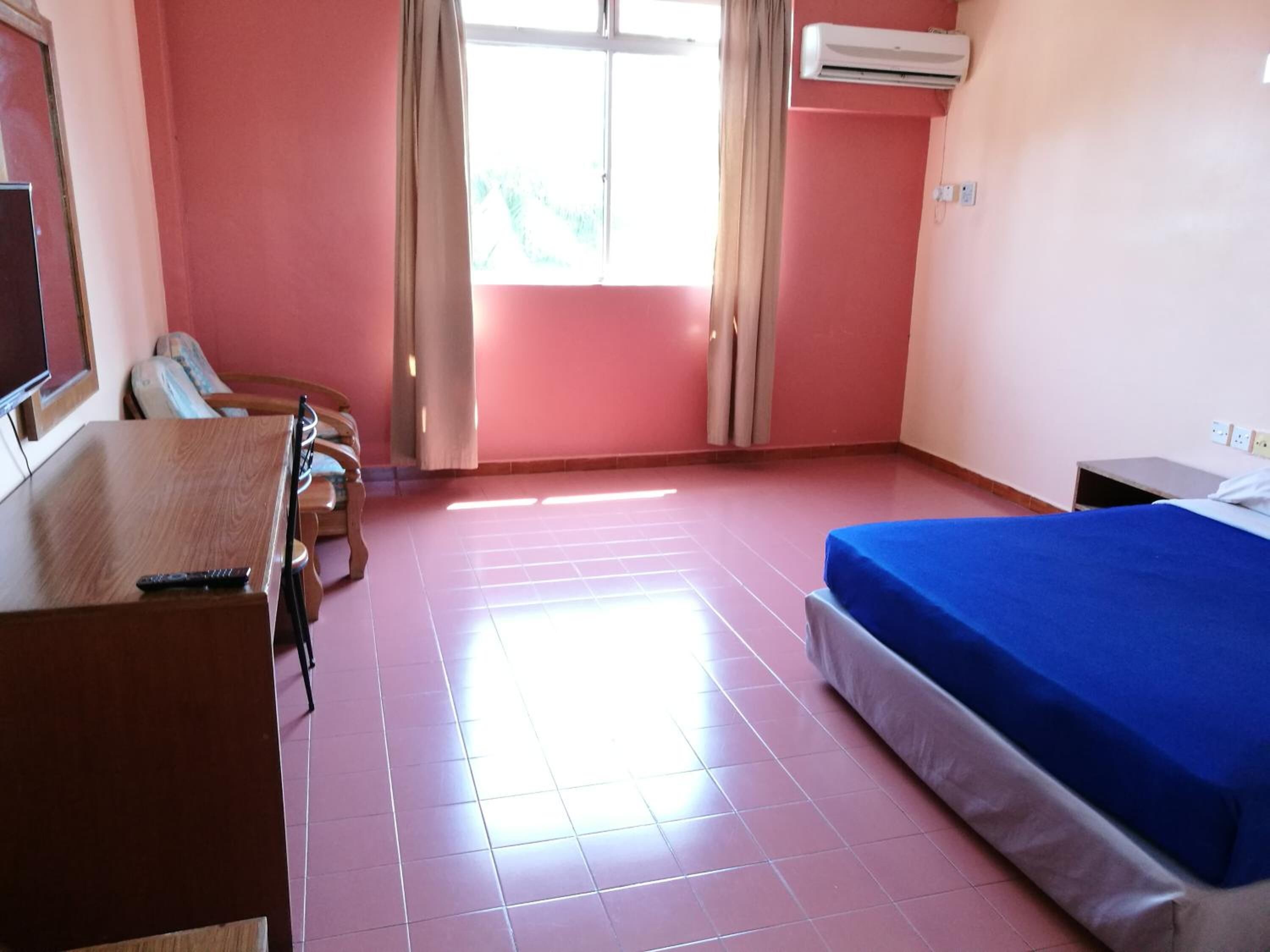 premium bedding, individually decorated, individually furnished, desk