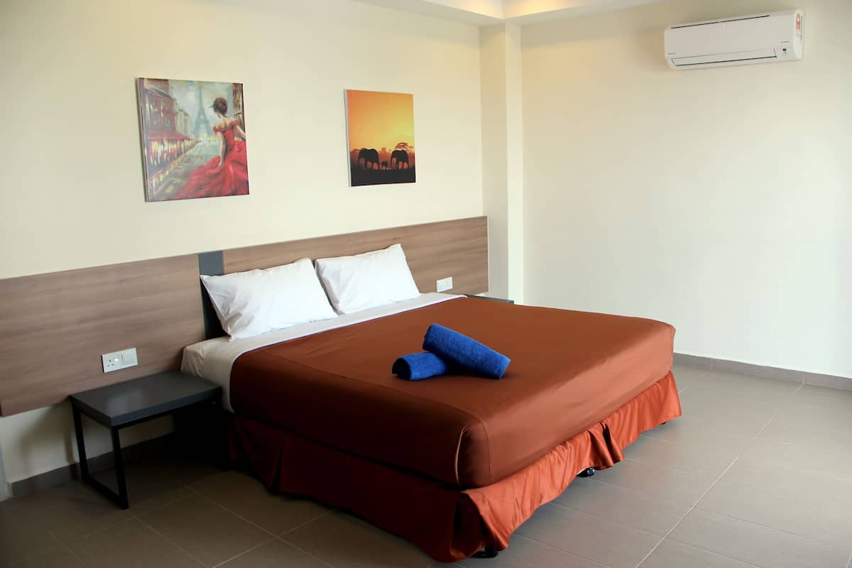 Standard Double Room, 1 King Bed, City View | Premium bedding, individually decorated, individually furnished, desk