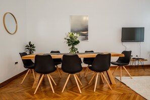 Apartment, 5 Schlafzimmer | 5 Schlafzimmer, Bügeleisen/Bügelbrett, kostenloses WLAN, Bettwäsche