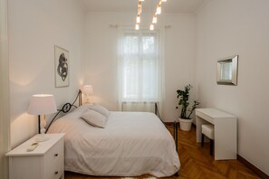 Apartment, 5 Bedrooms | 5 bedrooms, iron/ironing board, free WiFi, bed sheets
