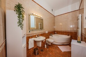 5 bedrooms, iron/ironing board, free WiFi, bed sheets - Best Luxury apt in Zagreb for 16 ppl (Zagreb)