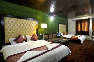 Escritorio, wifi gratis y ropa de cama 