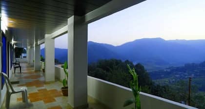 Hotel Kausani Retreat