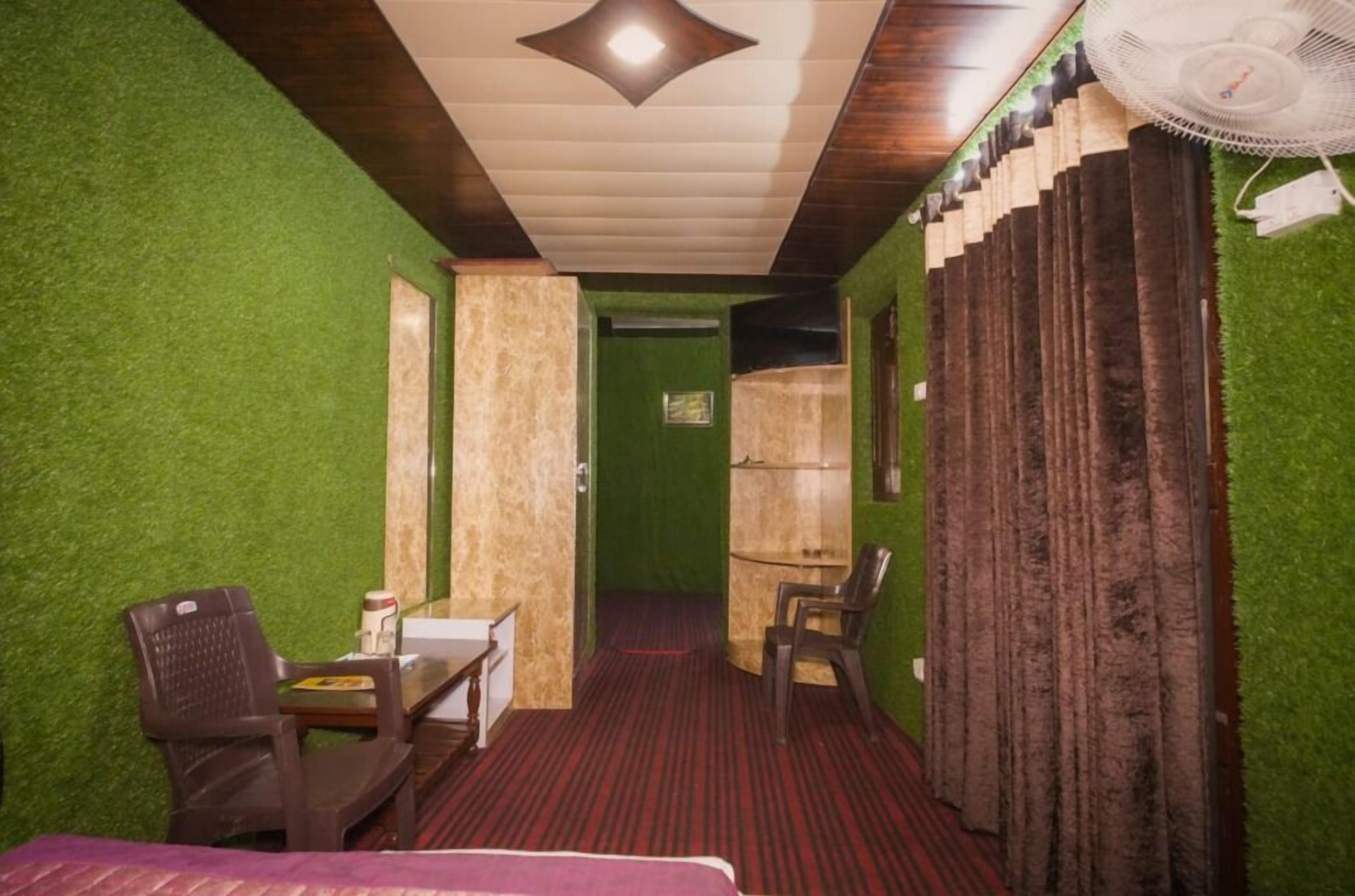 Deluxe Room, 1 Double Bed | Desk, free WiFi, bed sheets