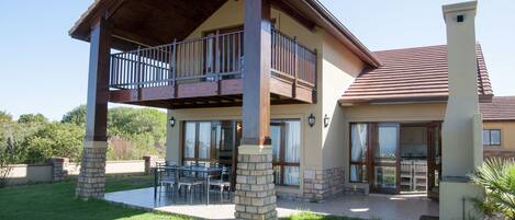 Fachada de la propiedad