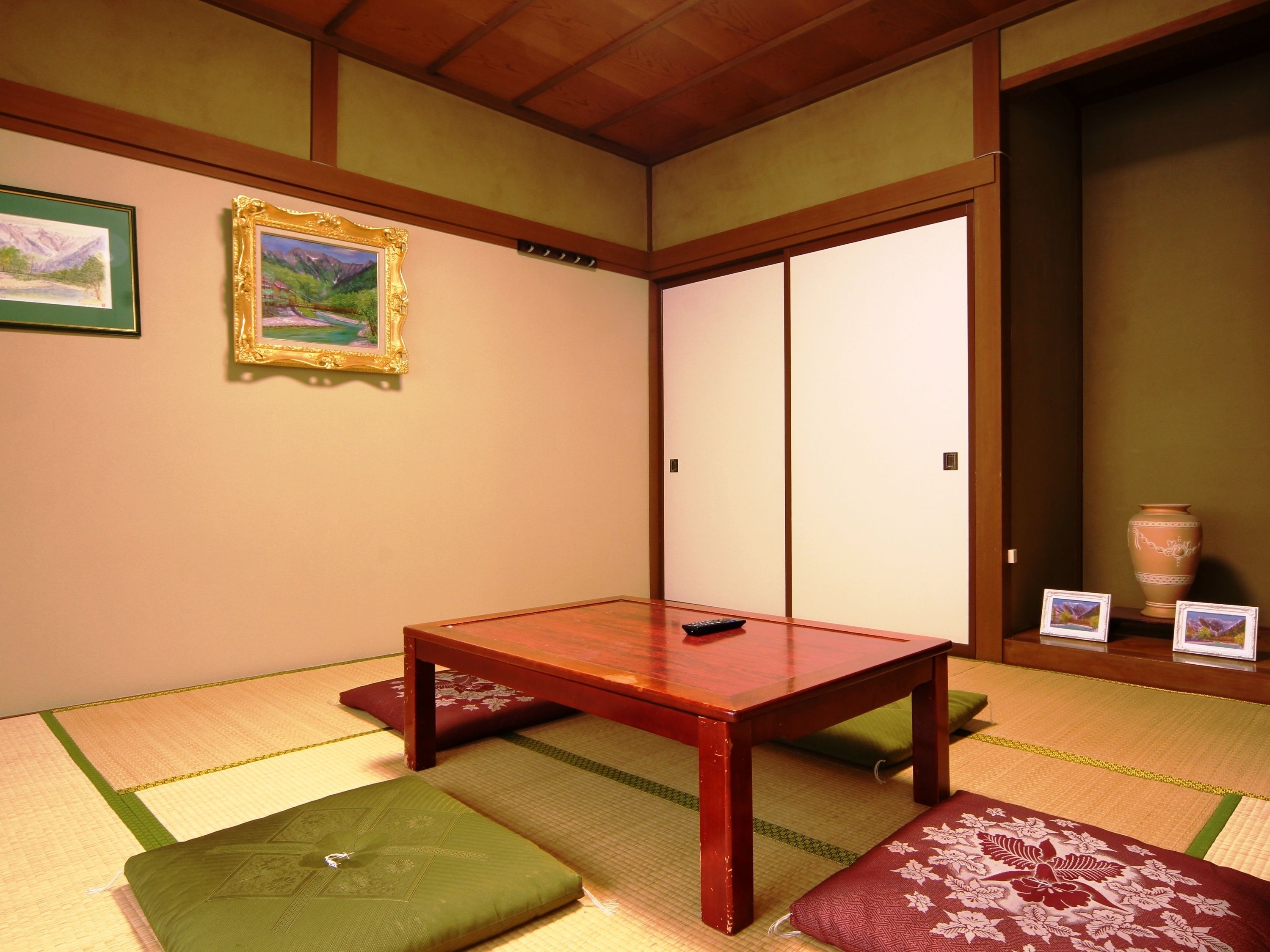 Japanese Style Room | Free WiFi