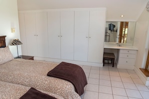 Casa adosada confort, varias camas, no fumadores, vistas al campo de golf | Servicio de la habitación