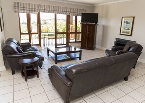 Living area - Villa 7 (Knysna)