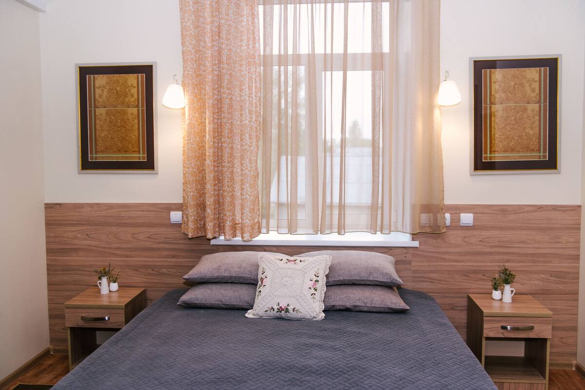 Camera Standard con letto matrimoniale o 2 letti singoli, non fumatori | Biancheria da letto ipoallergenica, una scrivania, insonorizzazione