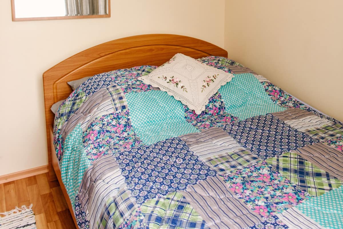 Singola Basic, 1 letto matrimoniale, non fumatori, vista giardino | Biancheria da letto ipoallergenica, una scrivania, insonorizzazione