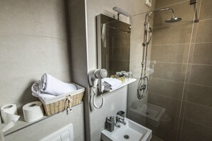 Economy Double Room | Bathroom | Hair dryer, slippers, towels - Hotel Logavina 8 (Sarajevo)