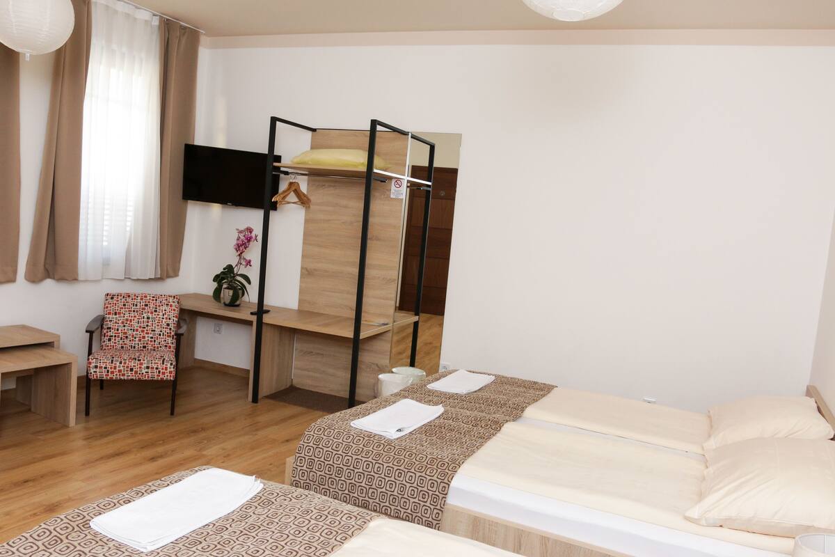 Economy Quadruple Room