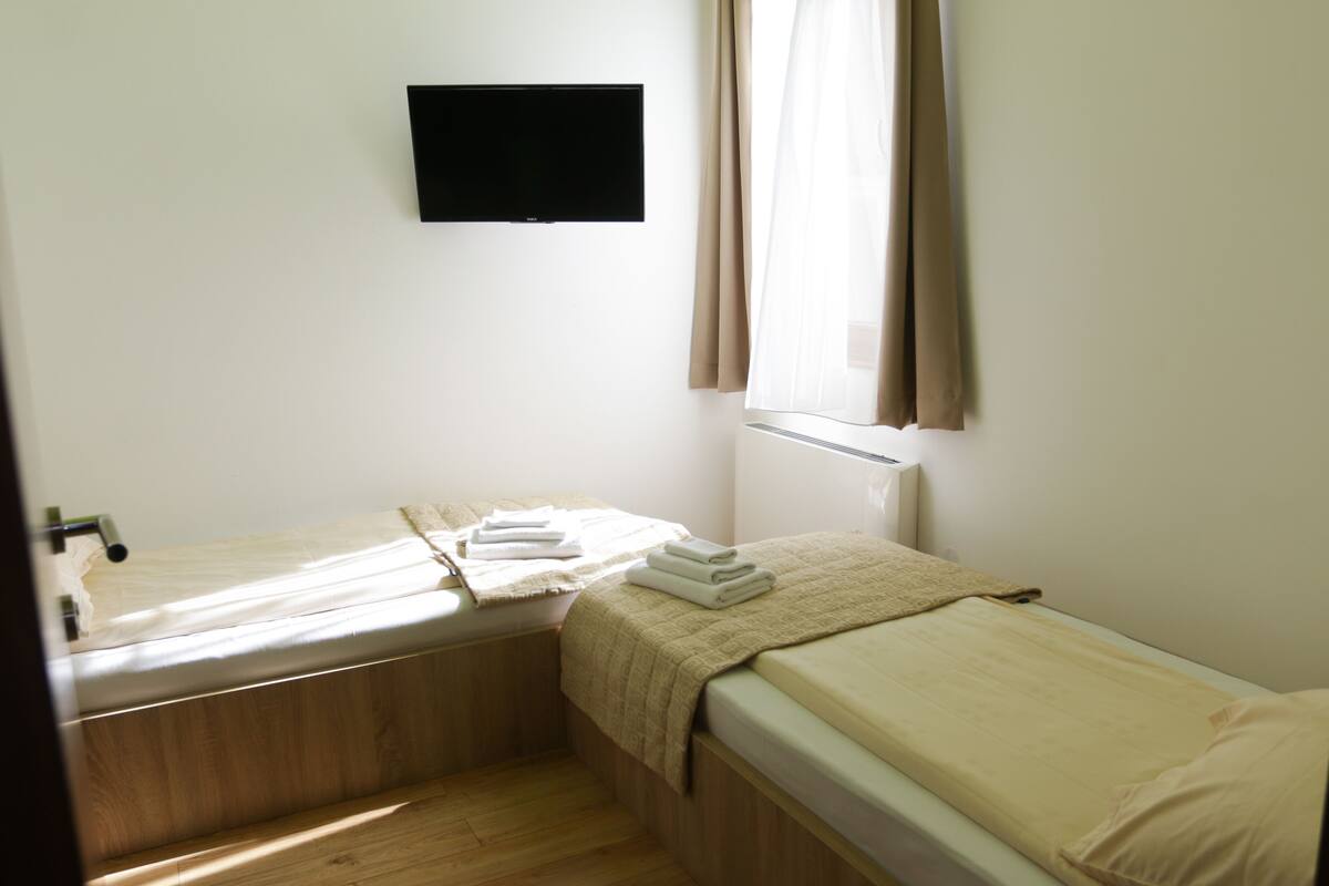 Economy Twin Room, 2 Single Beds