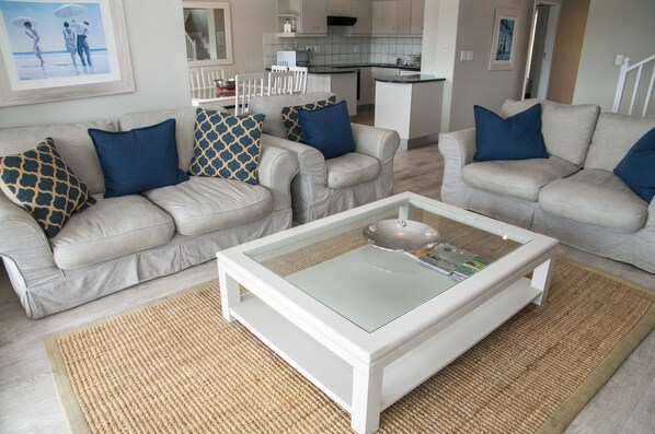 Comfort Townhome, Multiple Beds, Non Smoking, Golf View | Living area