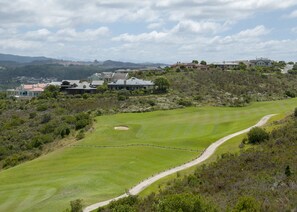 Comfort-Stadtwohnung, Mehrere Betten, Nichtraucher, Blick auf den Golfplatz | Blick von der Unterkunft