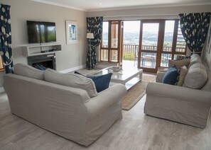Comfort Townhome, Multiple Beds, Non Smoking, Golf View | Living area
