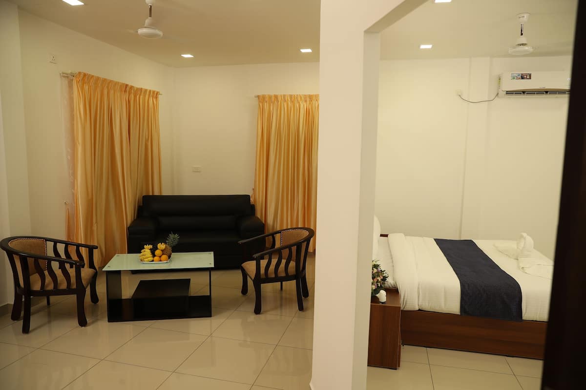 Premium Room, 1 Queen Bed, Accessible, Non Smoking | Rollaway beds