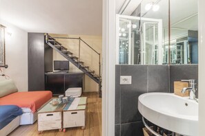 Appartement Duplex, 1 chambre | Lavabo de la salle de bain