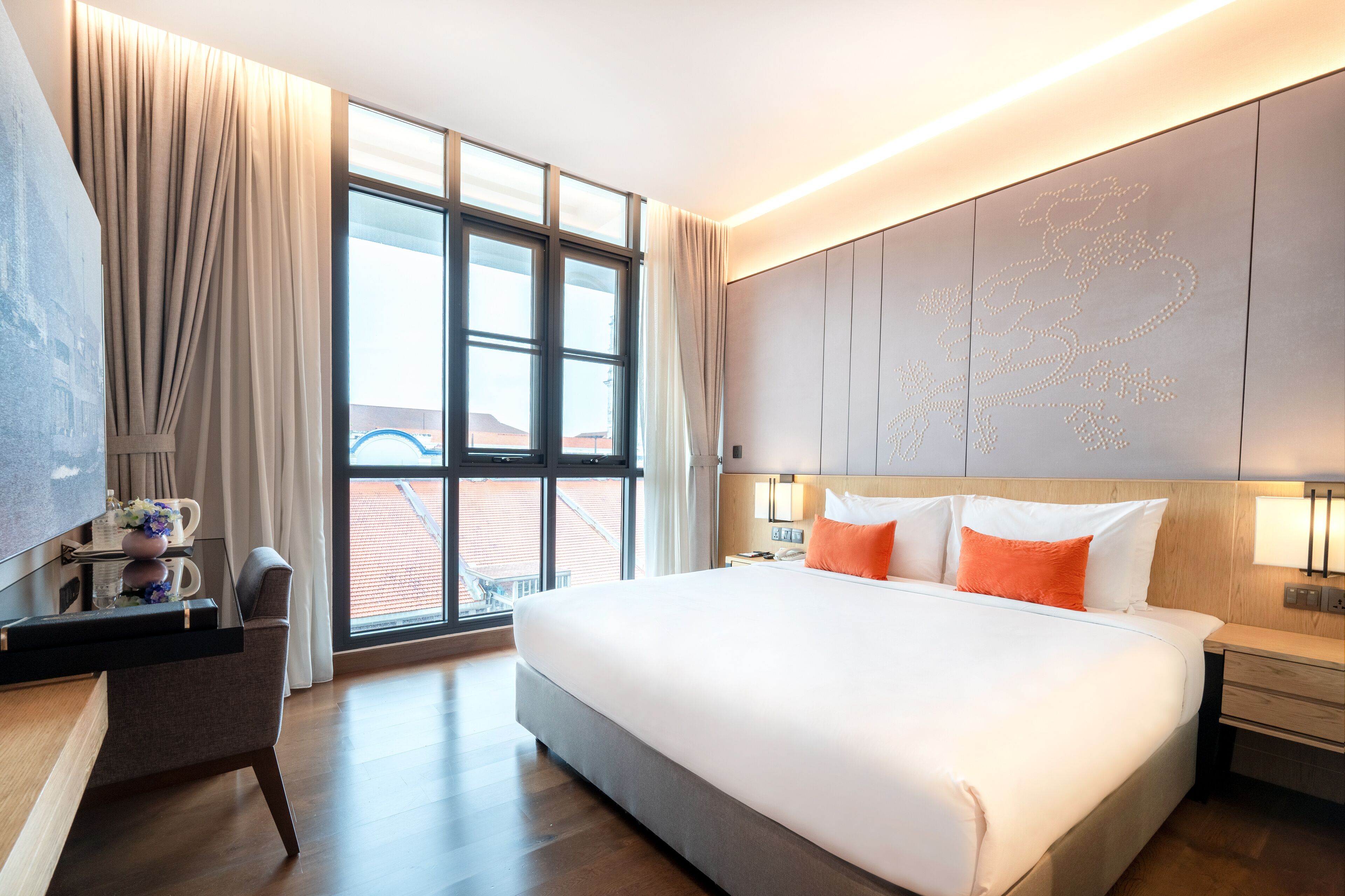 courtyard room | city view