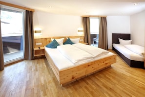 書桌、免費無線上網、床單