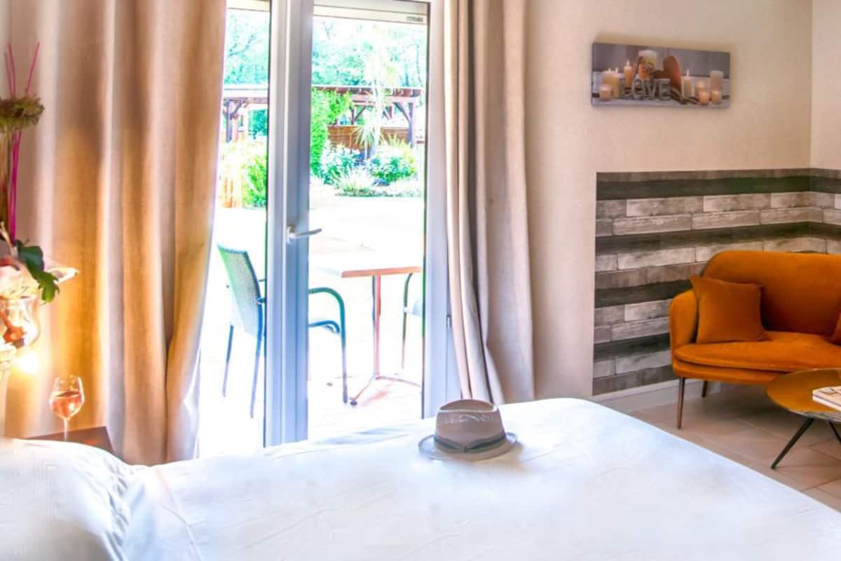 Superior Double Room | Desk, blackout curtains, iron/ironing board (on request), bed sheets
