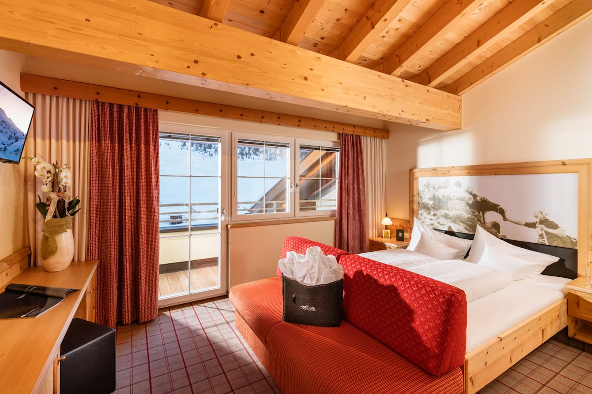 Double Room | In-room safe, cribs (surcharge), rollaway beds (surcharge), WiFi (free)