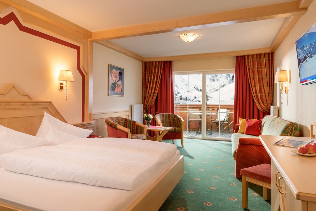 Junior Suite | In-room safe, cribs (surcharge), rollaway beds (surcharge), WiFi (free)