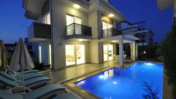 Front of property – evening/night