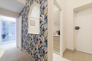 Apartment, 1 Schlafzimmer | Eigene Kochnische | Kühlschrank, Ofen, Herdplatte, Kochgeschirr/Geschirr/Besteck