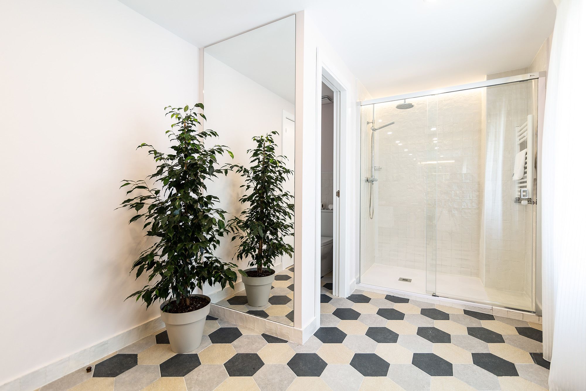 suite | bathroom | shower, free toiletries, hair dryer