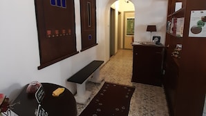 تلفزيون بشاشة مسطحة