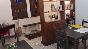 تلفزيون بشاشة مسطحة